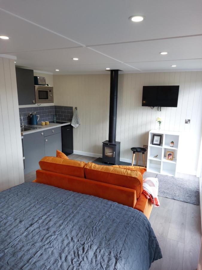 The Den - Modern Cabin With Wood Burning Stove Ludchurch Exterior photo